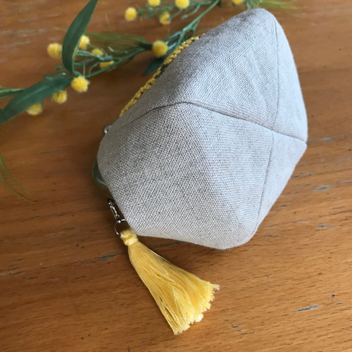 幸せ感じるミモザ刺繍 リネン がま口ポーチ 手刺繍ポーチ がま口