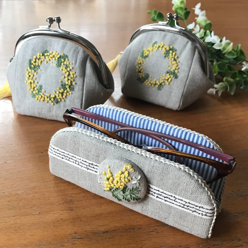 幸せ感じるミモザ刺繍 リネン がま口ポーチ 手刺繍ポーチ がま口
