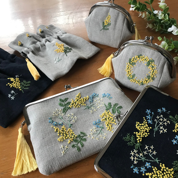 幸せ感じるミモザ刺繍　リネン がま口ポーチ　手刺繍ポーチ 8枚目の画像