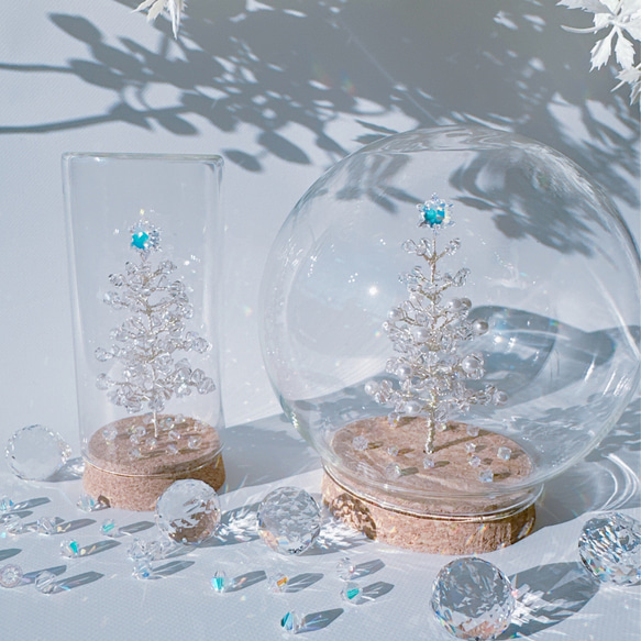 雪の結晶と樹氷のクリスタルツリー〔プレシオサクリスタル〕ガラスボトル／ドーム ✳︎虹の煌めくクリスマスツリー＊もみの木 3枚目の画像