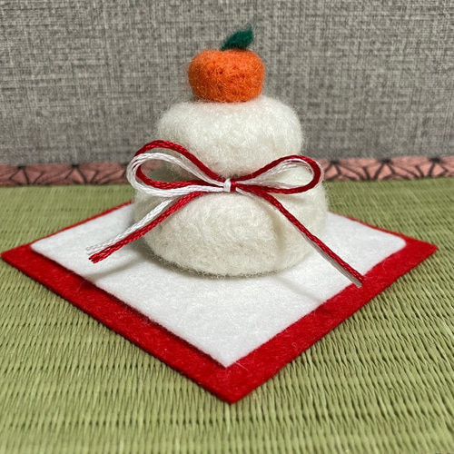 羊毛フェルト 鏡餅 羊毛フェルト mochi。 通販｜Creema(クリーマ) 15121620