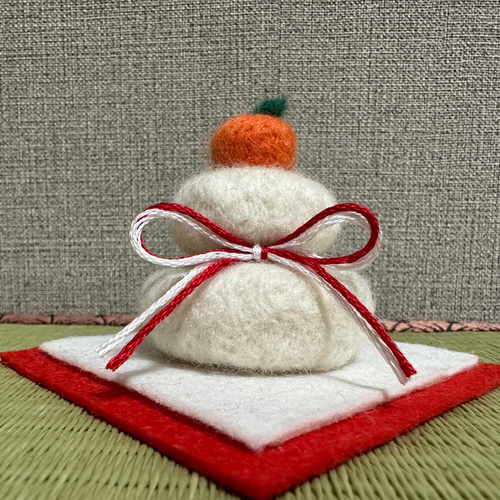 羊毛フェルト 鏡餅 羊毛フェルト mochi。 通販 15121620｜Creema(クリーマ)