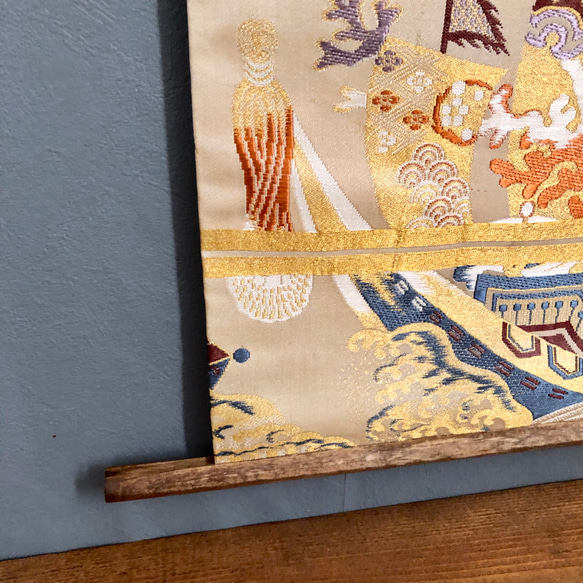 帯のタペストリー　アンティーク　イエローゴールド　鶴と宝船　サスティナブル 　着物リメイク インテリア　正月飾り　掛け軸 7枚目の画像