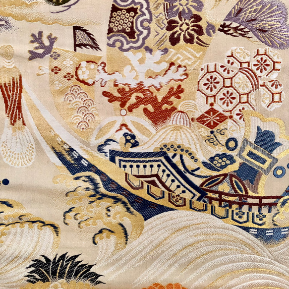 帯のタペストリー　アンティーク　イエローゴールド　鶴と宝船　サスティナブル 　着物リメイク インテリア　正月飾り　掛け軸 6枚目の画像