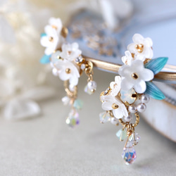 雪柳 Sharin*bijou 耳夾（雙耳）鮮花、禮物、白色、婚禮 第2張的照片