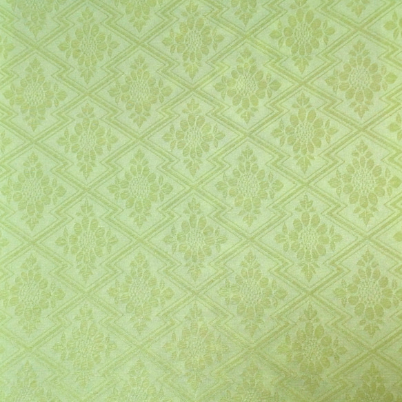 モノクロの華やかさと薄萌黄のリバーシブル　モダンなスカーフ 13枚目の画像