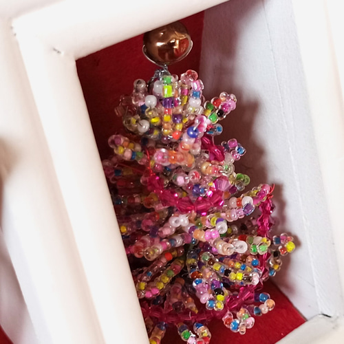 ○✨miniツリー ビーズのクリスマスツリーです 額の花器に入れてみまし