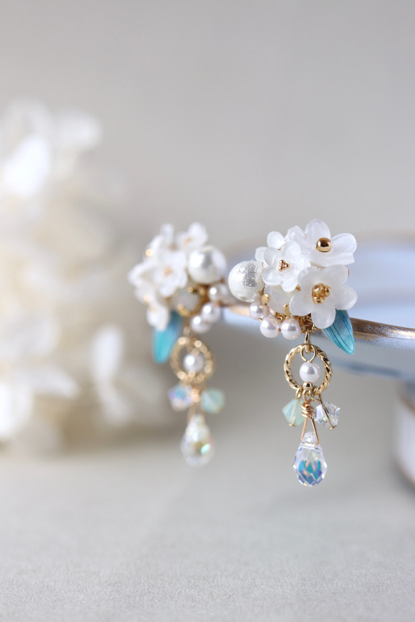 雪柳しゃらりん*bijouのピアス／イヤリング 花、白、ギフト