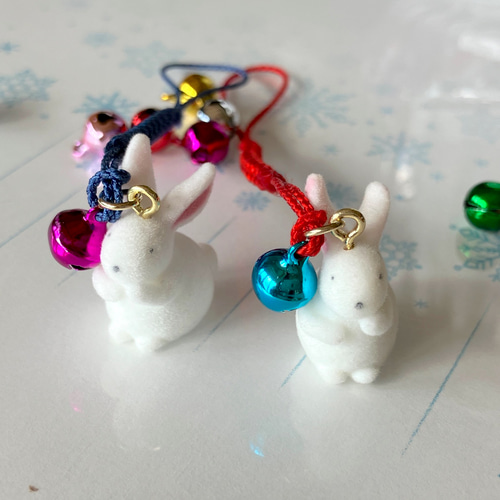 冬のお供 ガラスの雪だるまの根付 鈴付き（キーホルダー ストラップ 鈴