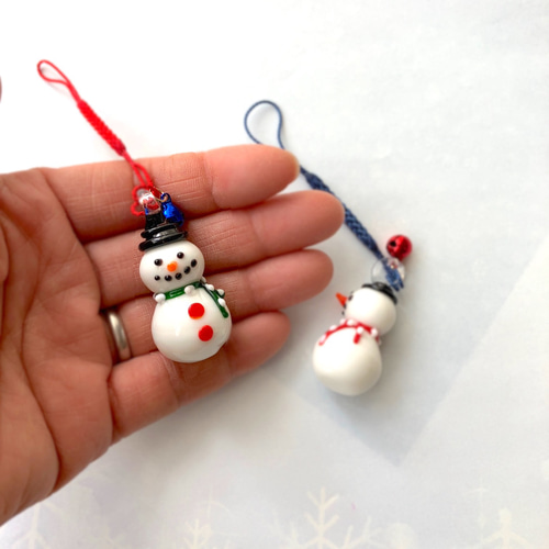 冬のお供 ガラスの雪だるまの根付 鈴付き（キーホルダー ストラップ 鈴