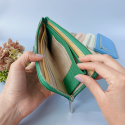 薄くて軽くて使いやすいＬ字ファスナー財布    牛革   14ZipWallet 牛革　レース型押し グリーン 4枚目の画像