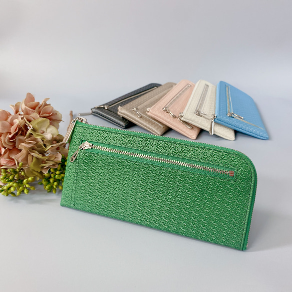 薄くて軽くて使いやすいＬ字ファスナー財布    牛革   14ZipWallet 牛革　レース型押し グリーン 2枚目の画像