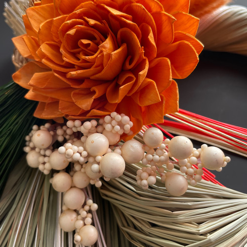 オレンジのソーラーダリアのしめ縄飾り1点 ドライフラワー しめ縄