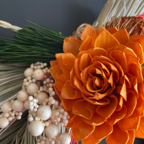 オレンジのソーラーダリアのしめ縄飾り1点 ドライフラワー しめ縄