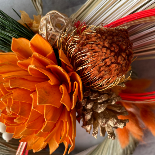 オレンジのソーラーダリアのしめ縄飾り1点 ドライフラワー しめ縄