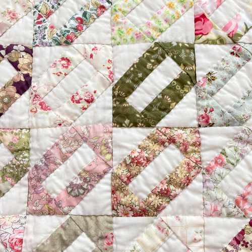 手作り大判パッチワークキルト タペストリー 大きめ》レールロードクロッシング（踏切）のパッチワーク