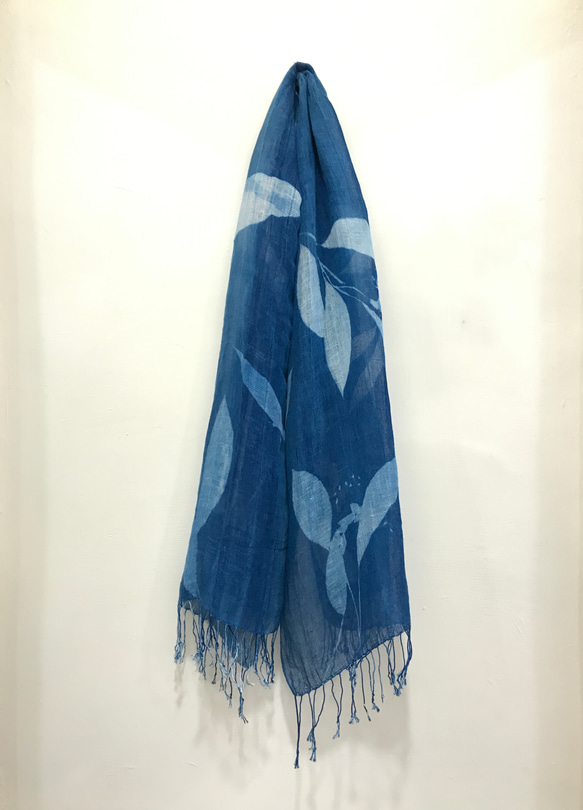 藍曬棉麻圍巾 - 飛舞蝴蝶薑 Botanic Cyanotype Scarf - Butterfly Lily 第5張的照片