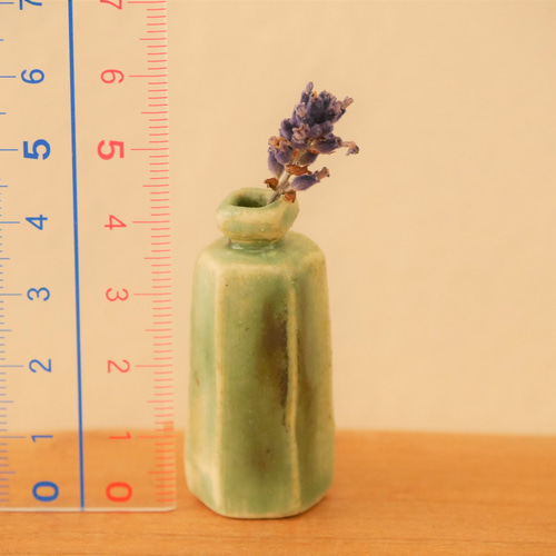 陶器 小さな 花瓶4点セット 若草色】ミニチュア 高さ4.5㎝ 一輪挿し