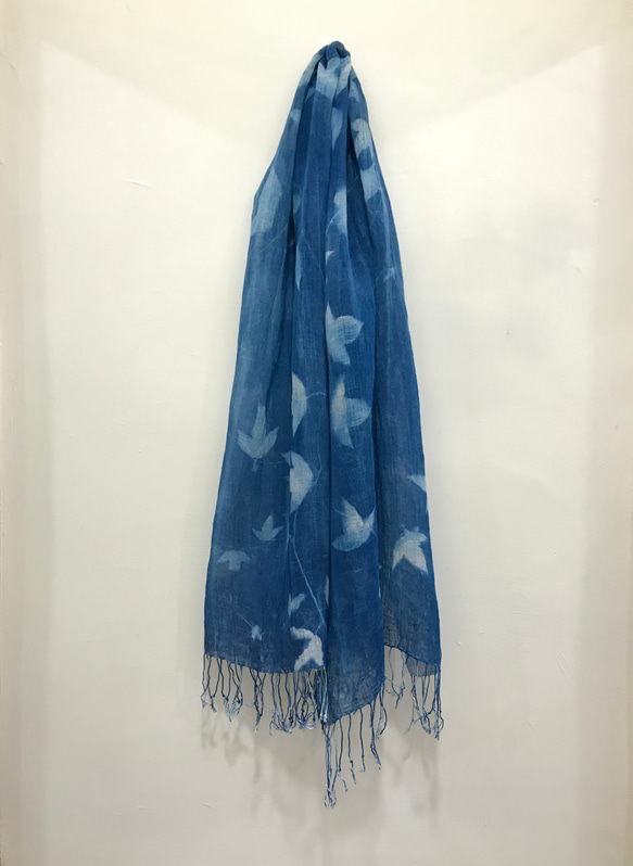 青い太陽の綿のスカーフ - Botanic Cyanotype Scarf - Passiflora 6枚目の画像