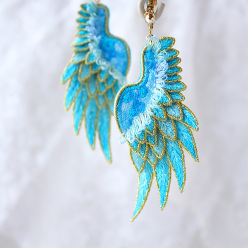ご予約】カラーセミオーダー＊立体刺繍/鳥の羽根＊翼イヤリング