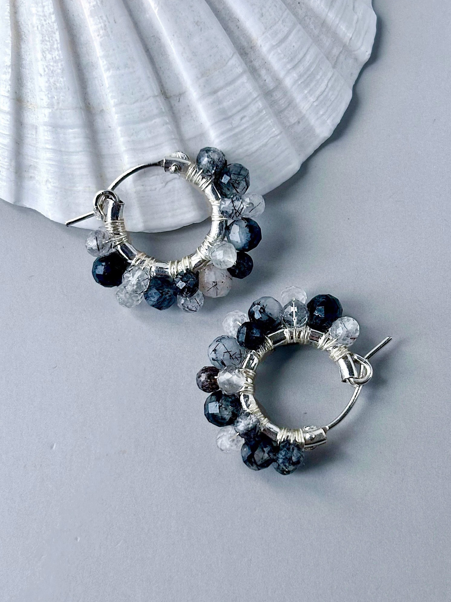 【925svf】ブラックルチルクオーツの黒×透明ミックスカラーが使いやすい大人モノトーンフープ❇︎シックな普段使いピアス