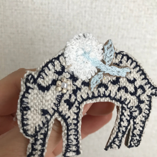 いねむりひつじさんブローチ○ミナペルホネン ブローチ chaki 通販