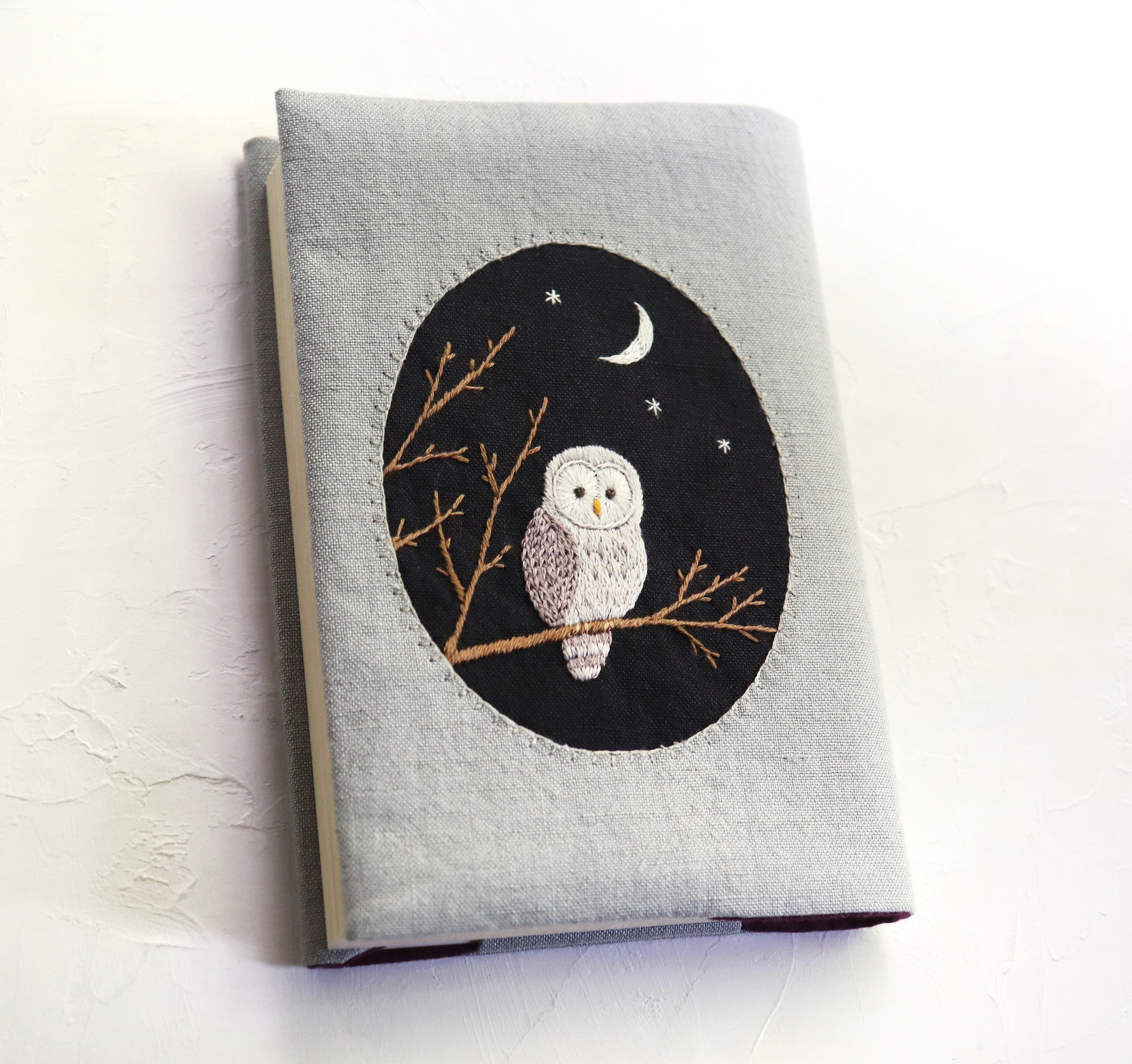 手刺繍のブックカバー『月夜のフクロウ』【受注制作】 4,420円