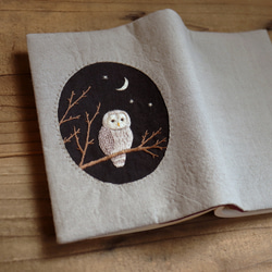 手刺繍のブックカバー『月夜のフクロウ』【受注制作】 1枚目の画像