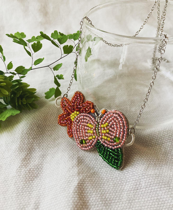 ビーズ刺繍ネックレス チョウ&花 mini ネックレス・ペンダント a