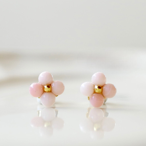 まるい天然石の小さいお花ピアス4枚花 ピンクオパール シンプル まるい天然石の小さいお花ピアス4枚花 ピンクオパール シンプル