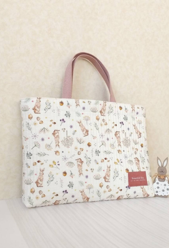 Lessonbag～一枚仕立て/内ポケット付き~Milky rabbit~ 絵本バッグ　ラインキルテイング 3枚目の画像