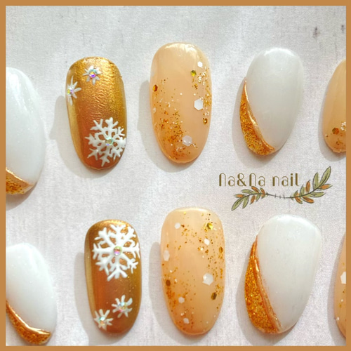 冬ネイル 手描き 雪結晶 クリスマス ネイル ゴールド ホワイト 華やか