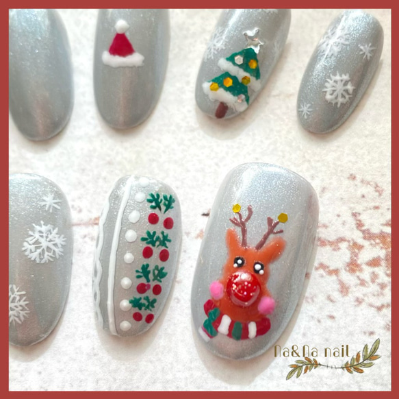 冬ネイル クリスマス サンタクロース トナカイ 手描き ネイル かわいい ネイルチップ 付け爪 ネイルアート 2枚目の画像
