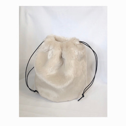 Eco fur drawstring bag pale beige 3枚目の画像