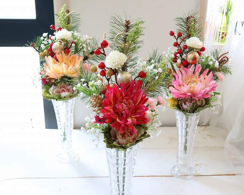 由加ページ　仏花　お正月飾り　和モダン　お供え花　仏花　赤椿　黄菊 由加ページ 仏花 お正月飾り 和モダン お供え花 仏花 赤椿 黄菊 楽天