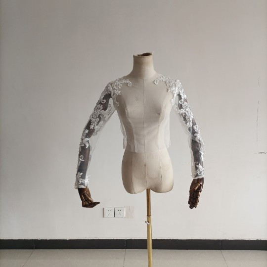 上品なくるみボタン ハイネック　レースボレロ　トップス ハンドメイドパール ウエディングドレス