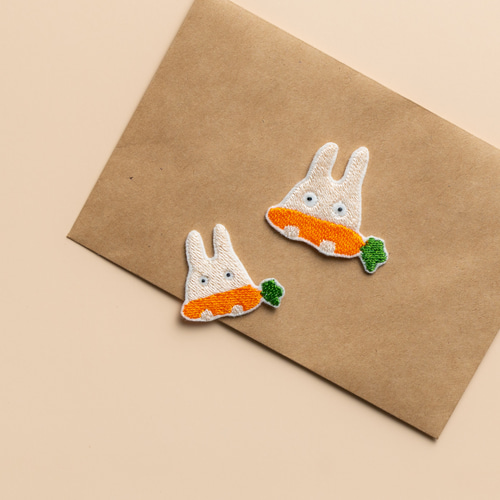 ワッペン 刺繡ワッペン「大きな人参うさぎさん」 ワッペン