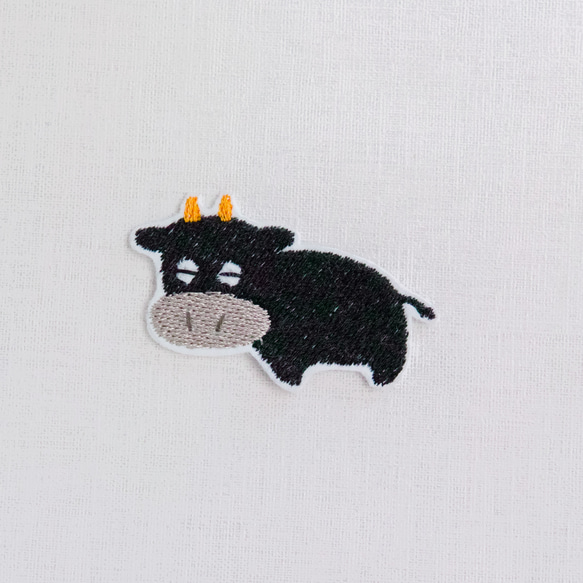 ワッペン 刺繡ワッペン「黒牛さん」 3枚目の画像