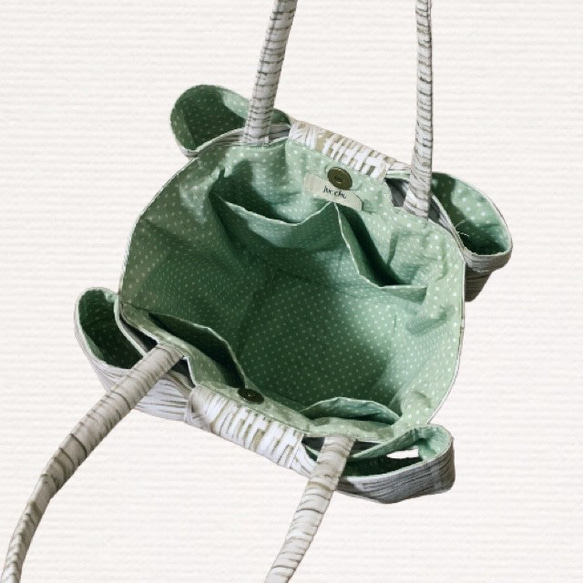 『新色✤ホワイト』立体リボンがキュートなカゴ風バッグ（Mサイズ）リアルプリント生地を使用 6枚目の画像
