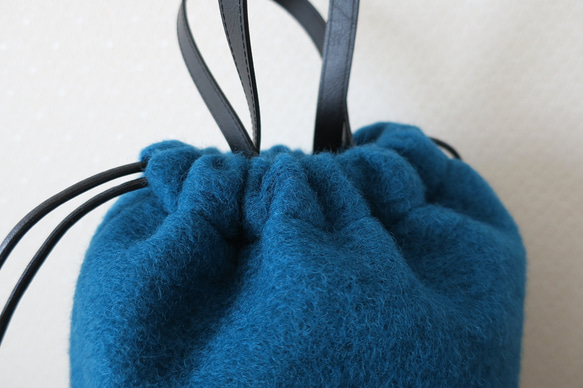 〈イタリア製〉ふわ軽巾着バッグ（マペルスライバーニット・ブルーグリーン） 3枚目の画像