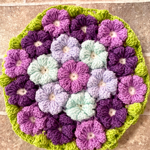 毛糸の円座ざぶとん◇ふんわり座布団お花モチーフ、紫色ミックス