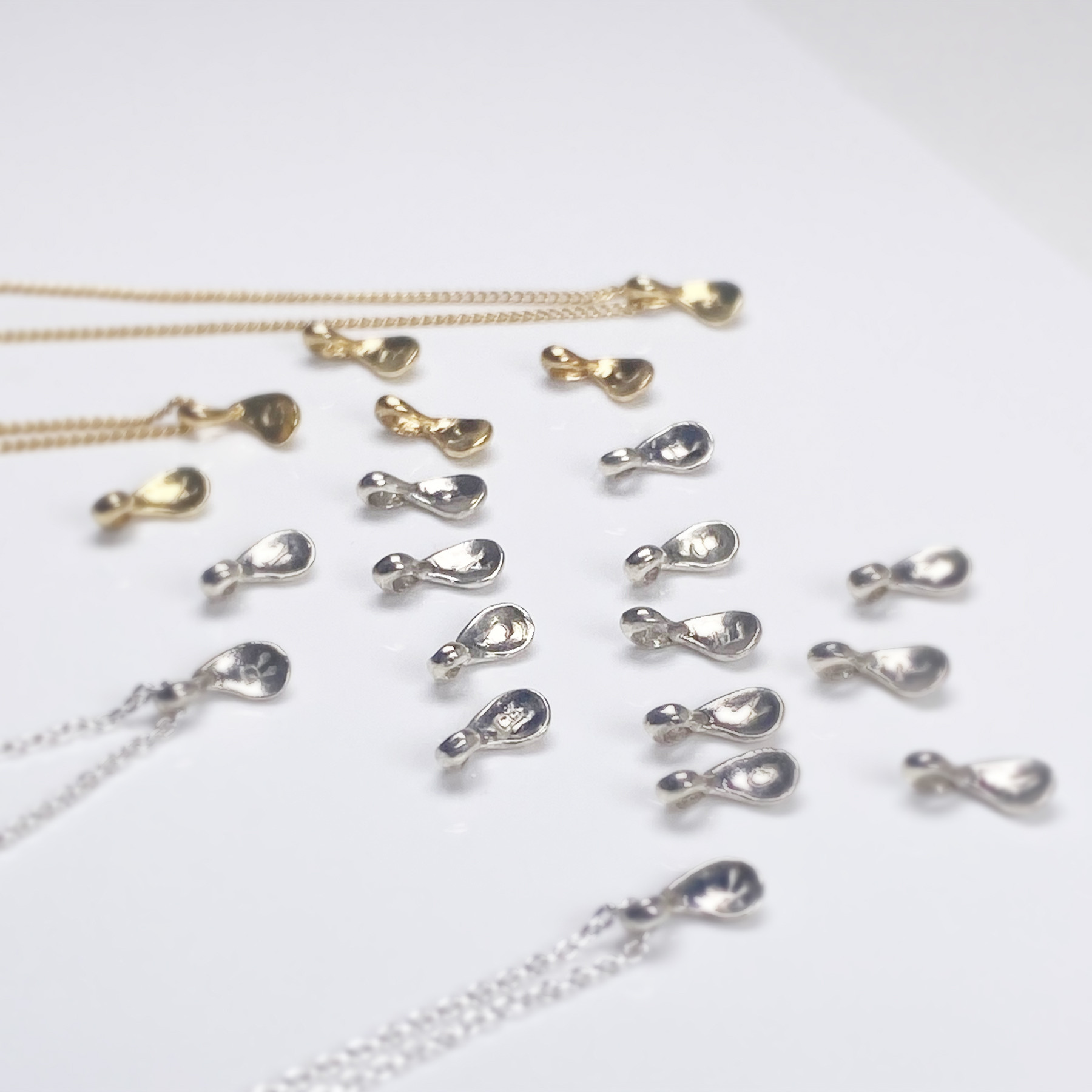 小ぶりスプーンの銀の匙ネックレス　　シルバー チェーン イニシャル 名入れ 刻印 ペンダント 真鍮 ジュエリー 40cm