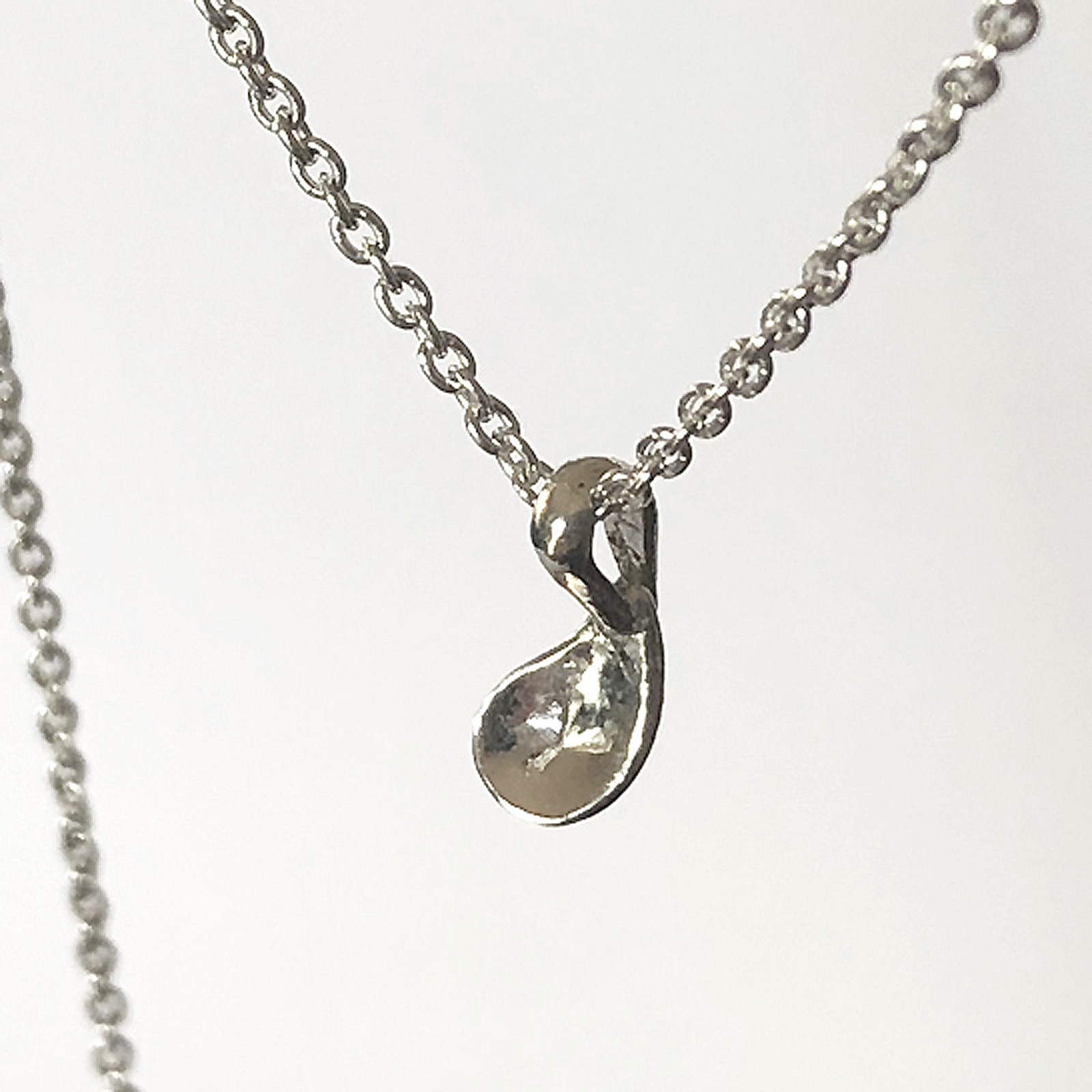 小ぶりスプーンの銀の匙ネックレス　　シルバー チェーン イニシャル 名入れ 刻印 ペンダント 真鍮 ジュエリー 40cm