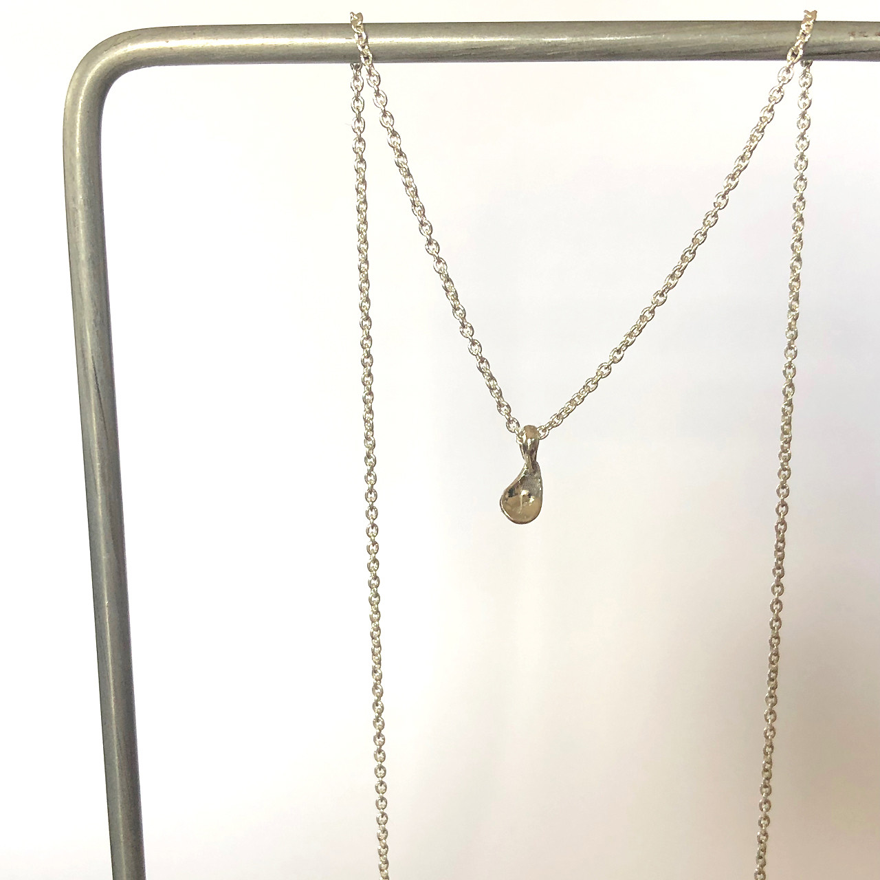 小ぶりスプーンの銀の匙ネックレス　　シルバー チェーン イニシャル 名入れ 刻印 ペンダント 真鍮 ジュエリー 40cm