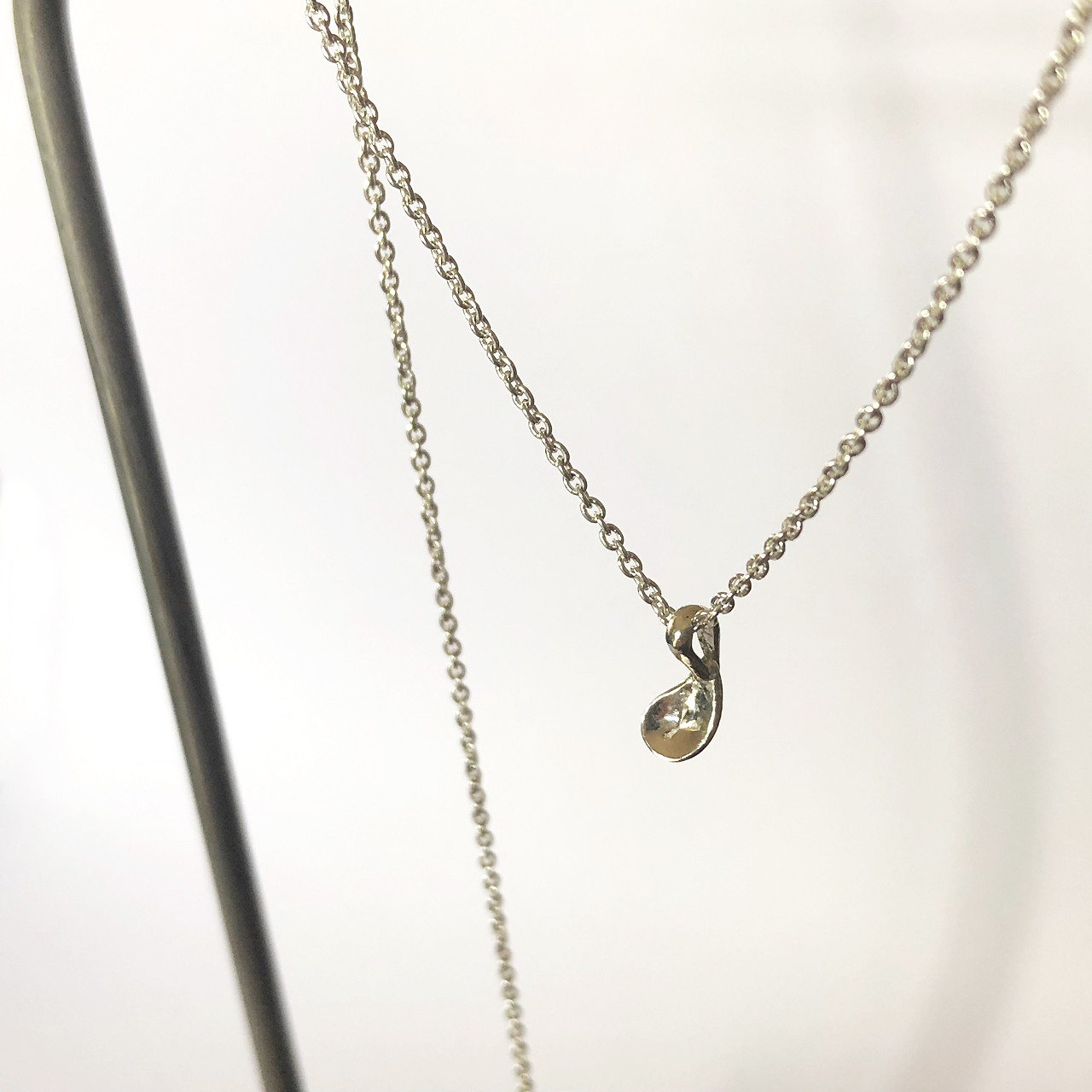 小ぶりスプーンの銀の匙ネックレス　　シルバー チェーン イニシャル 名入れ 刻印 ペンダント 真鍮 ジュエリー 40cm