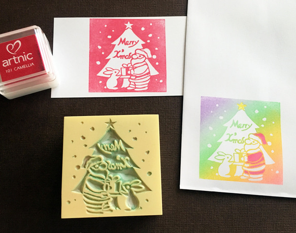 サンタからうさぎへのクリスマスプレゼント 消しゴムはんこ（持ち