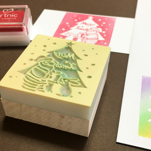 サンタからうさぎへのクリスマスプレゼント 消しゴムはんこ（持ち