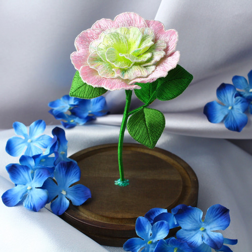 大倉トーイハート型薔薇チャーム　ビーズ刺繍の立体オブジェ　ハンドメイド 大倉トーイハート型薔薇チャーム ビーズ刺繍の立体オブジェ