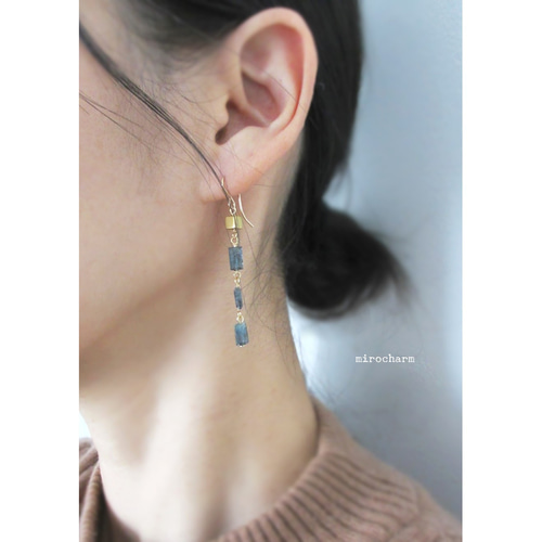 14Kgf} **カイヤナイト3連ピアス** デニムブルー天然石 ピアス