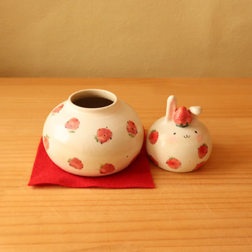 粉引きイチゴうさぎの鏡餅(大) 鏡餅 やまぐちあさこ。 的作品 15127288